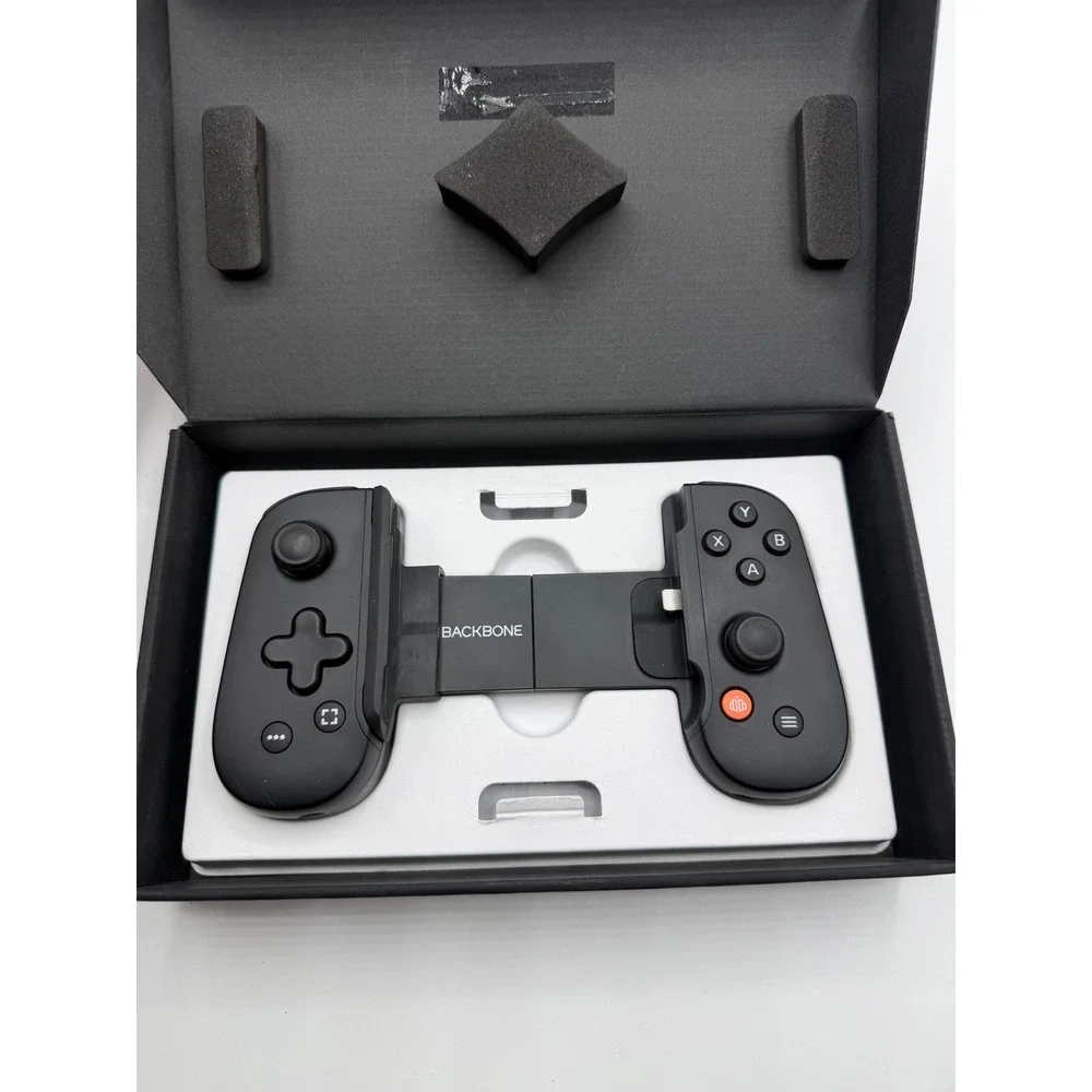 Backbone One Mobile Gaming Controller for iPhone Lightning BB-02 Black with Case